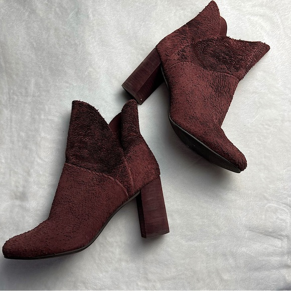 Seychelles Burgundy Tulip-Trim Prop Leather Heeled Ankle Bootie 9 - Picture 2 of 6